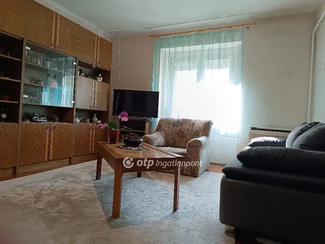 Eladó lakás Békéscsaba 75 nm