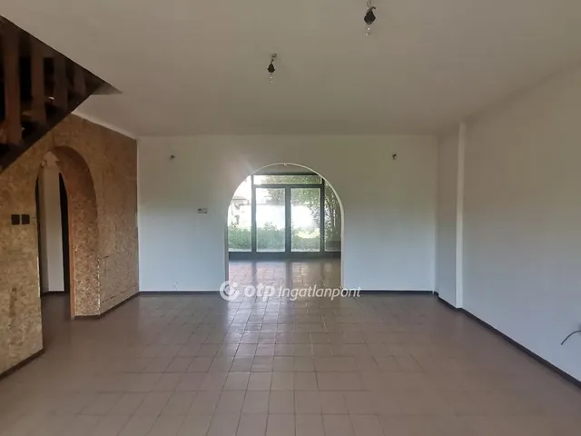 Eladó lakás Békéscsaba 139 nm