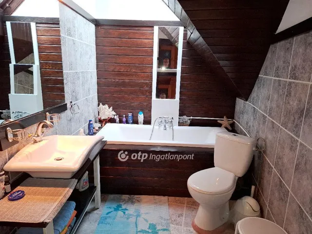 Eladó ház Békéscsaba, Nagyrét 228 nm