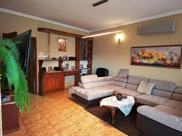 Eladó ház Békéscsaba, Nagyrét 228 nm