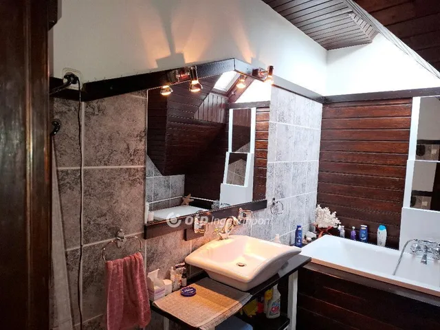 Eladó ház Békéscsaba, Nagyrét 228 nm