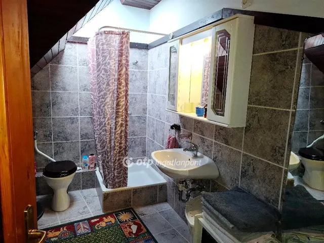 Eladó ház Békéscsaba, Nagyrét 228 nm