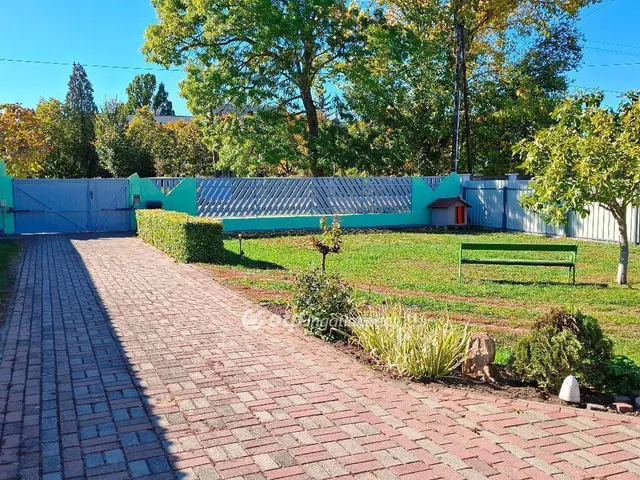 Eladó ház Békéscsaba, Nagyrét 228 nm