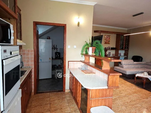 Eladó ház Békéscsaba, Nagyrét 228 nm