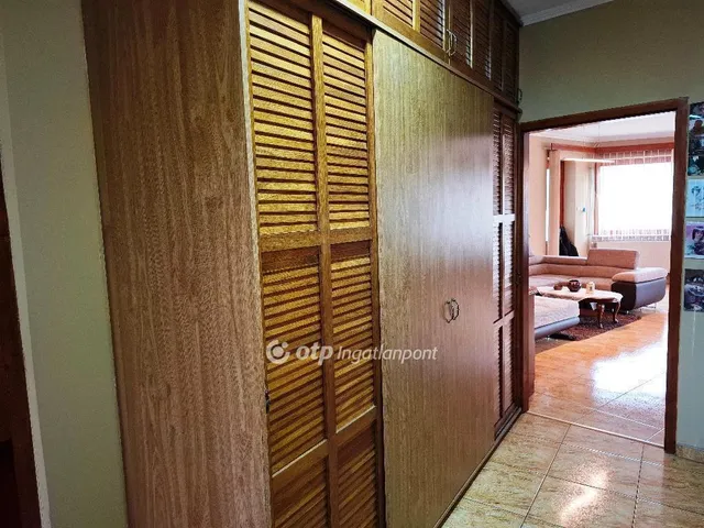 Eladó ház Békéscsaba, Nagyrét 228 nm