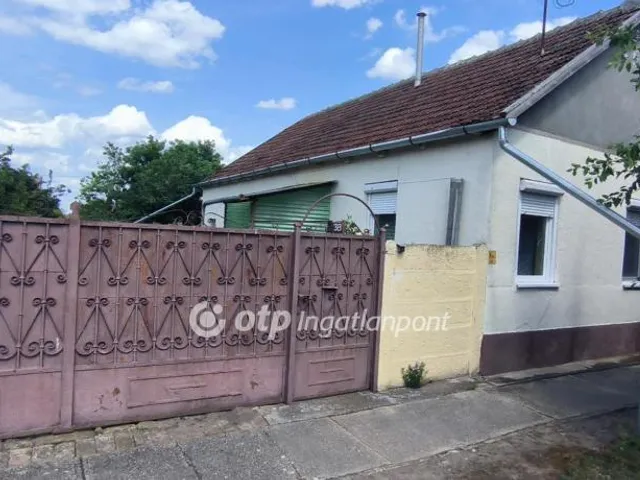 Eladó ház Almáskamarás 70 nm