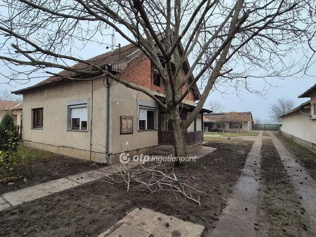 Eladó ház Kondoros 150 nm