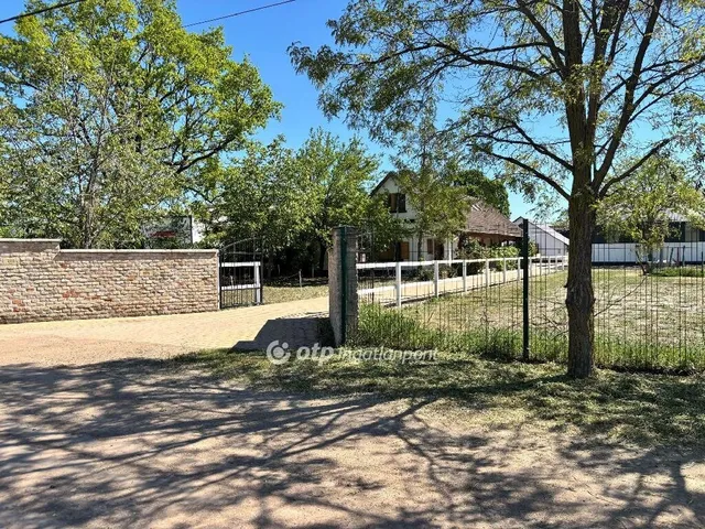 Eladó mezőgazdasági ingatlan Békéscsaba 1400 nm