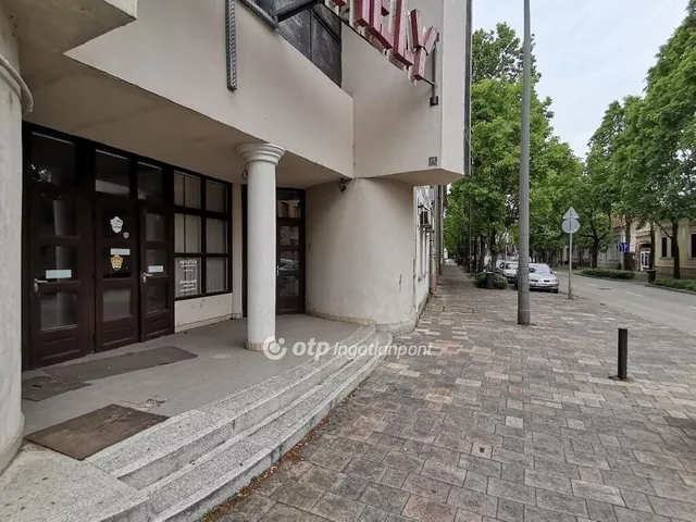 Eladó kereskedelmi és ipari ingatlan Békéscsaba, Belváros 247 nm