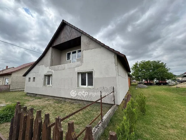 Eladó ház Forráskút 108 nm