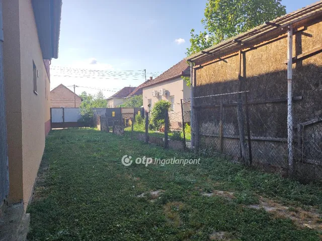 Eladó telek Szeged 585 nm