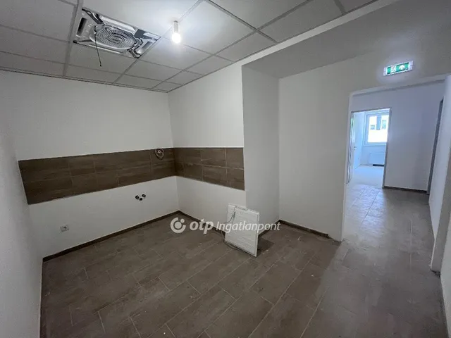 Eladó kereskedelmi és ipari ingatlan Szeged 173 nm