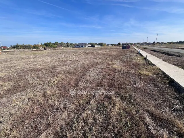 Eladó telek Deszk 827 nm