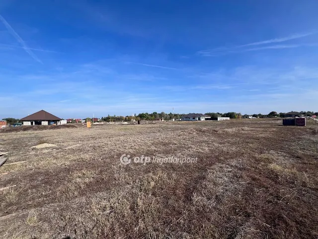 Eladó telek Deszk 827 nm