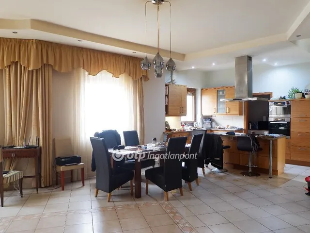 Eladó ház Szeged 680 nm