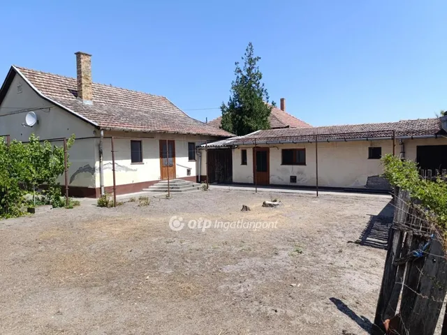 Eladó ház Forráskút 97 nm