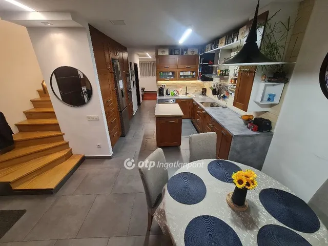 Eladó ház Szeged 302 nm