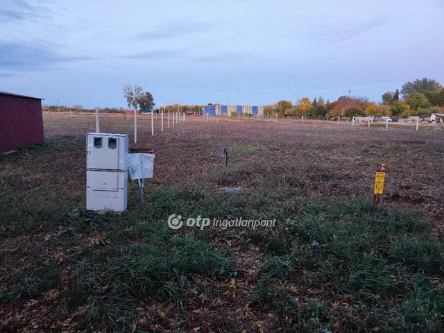 Eladó telek Szeged 2000 nm