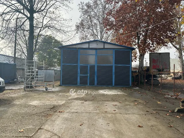 Eladó kereskedelmi és ipari ingatlan Csongrád 350 nm