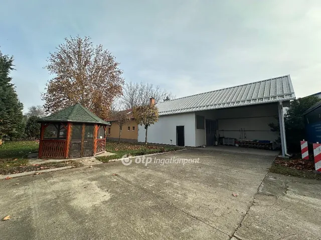 Eladó kereskedelmi és ipari ingatlan Csongrád 350 nm