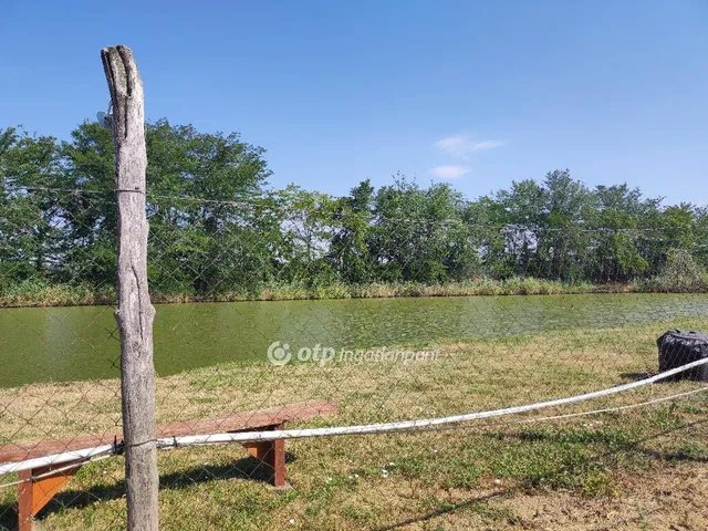 Eladó telek Deszk 888 nm