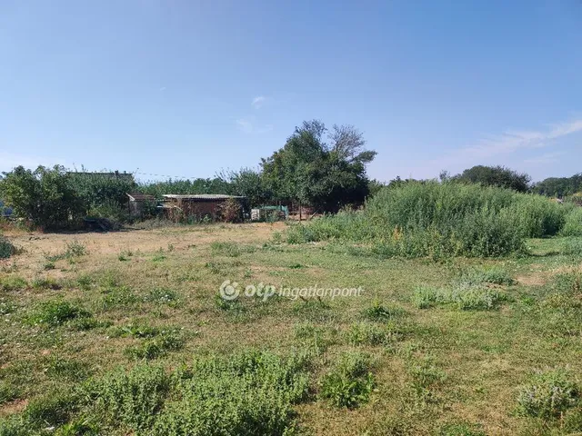 Eladó telek Deszk 888 nm