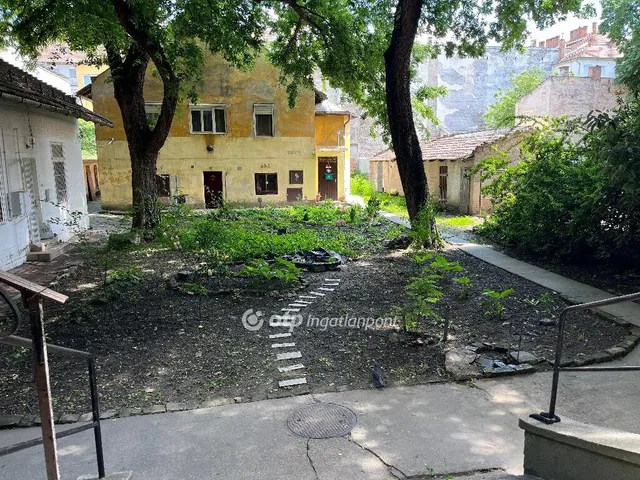 Eladó kereskedelmi és ipari ingatlan Szeged 42 nm