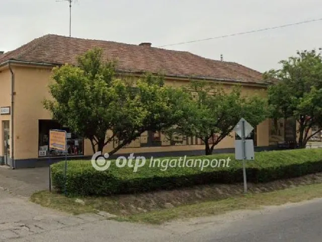 Eladó kereskedelmi és ipari ingatlan Dunapataj 800 nm