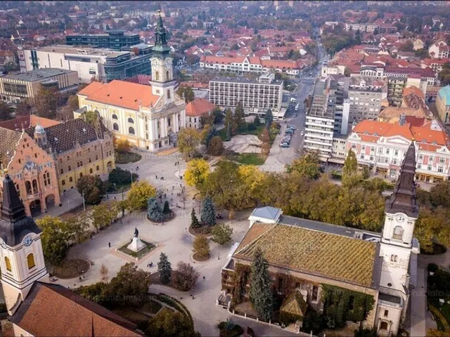 Kiadó kereskedelmi és ipari ingatlan Kecskemét, Belváros 90 nm