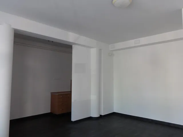 Eladó kereskedelmi és ipari ingatlan Kecskemét, Belváros, Széchenyi tér 131 nm