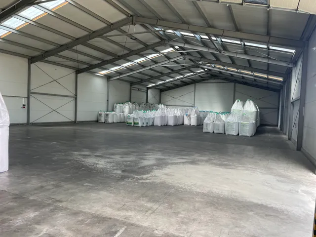 Eladó kereskedelmi és ipari ingatlan Kecskemét, Kiskőrösi út 3800 nm