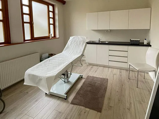 Kiadó kereskedelmi és ipari ingatlan Kecskemét, Belváros, Mária utca 4. 100 nm