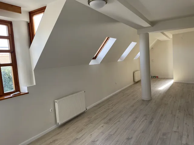 Kiadó kereskedelmi és ipari ingatlan Kecskemét, Belváros, Mária utca 4. 100 nm