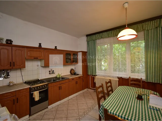 Eladó ház Szombathely, Újperint 200 nm
