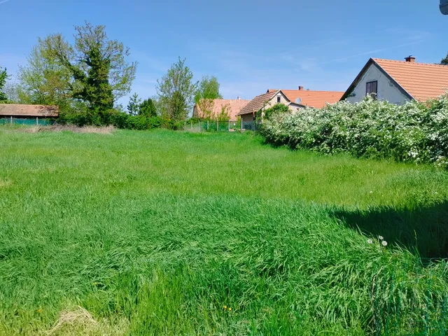 Eladó telek Pázmánd 700 nm