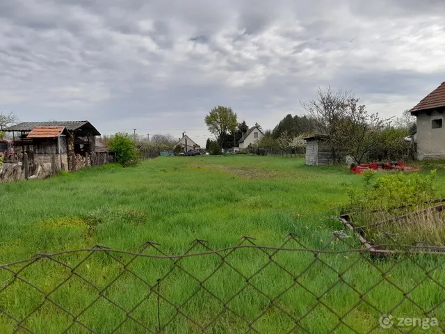 Eladó telek Makád 1310 nm