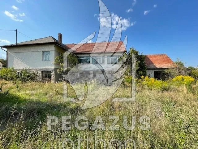 Eladó ház Mikófalva, Szécshenyi út 200 nm