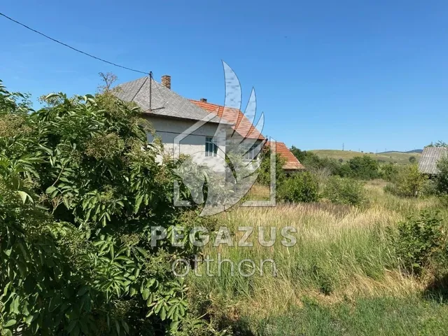 Eladó ház Mikófalva, Szécshenyi út 200 nm