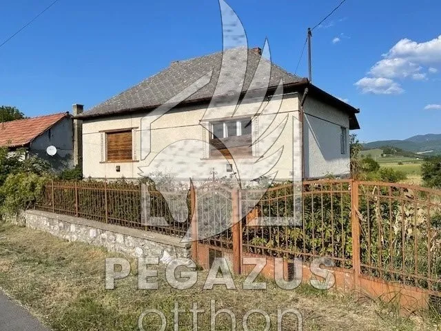 Eladó ház Mikófalva, Szécshenyi út 200 nm