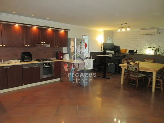 Eladó lakás Eger, Törvényház utca 130 nm