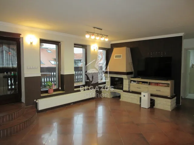 Eladó lakás Eger, Károlyváros 130 nm