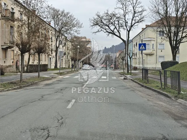 Eladó lakás Ózd, Árpád Vezér út 52 nm