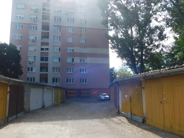 Eladó garázs Szeged, Újszeged, Fésű 18 nm