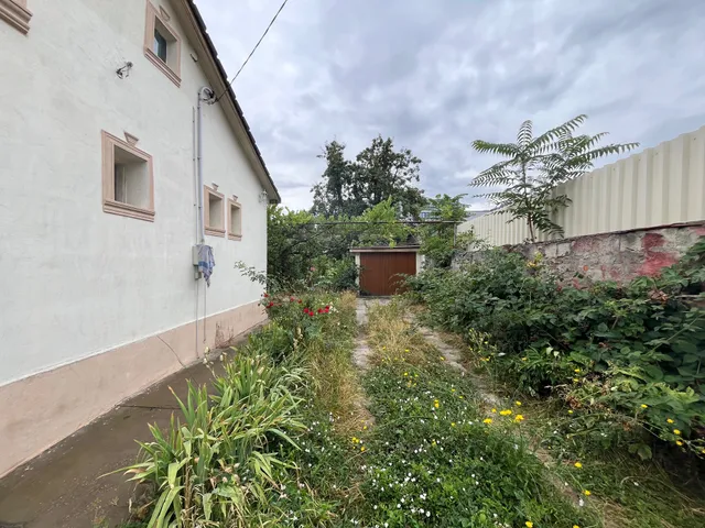 Eladó kereskedelmi és ipari ingatlan Miskolc, Zsolcai kapu 75 nm