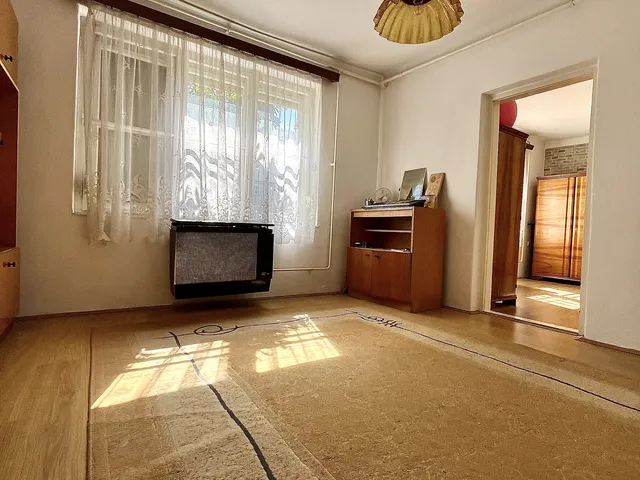 Eladó ház Szirmabesenyő 130 nm