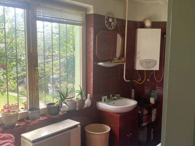 Eladó kereskedelmi és ipari ingatlan Miskolc, Vörösmarty-városrész 150 nm