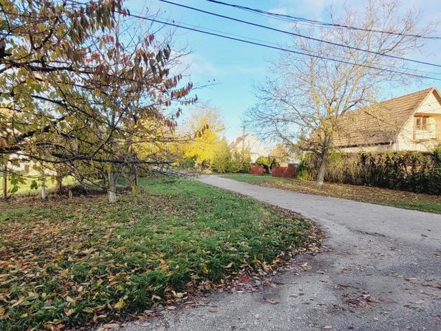 Eladó telek Nyékládháza 780 nm