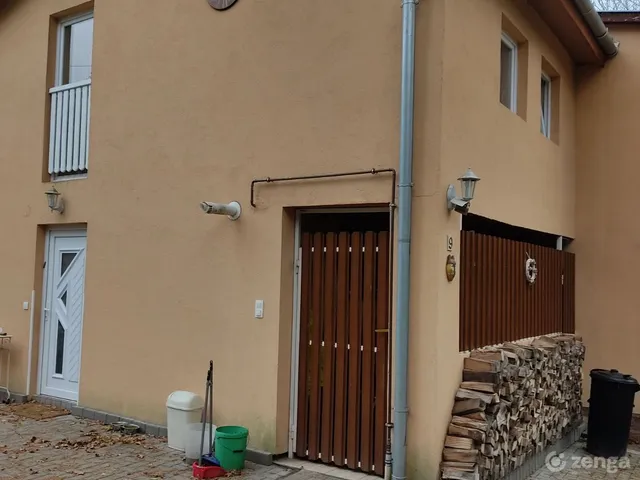 Eladó ház Szigetmonostor, Horány 70 nm