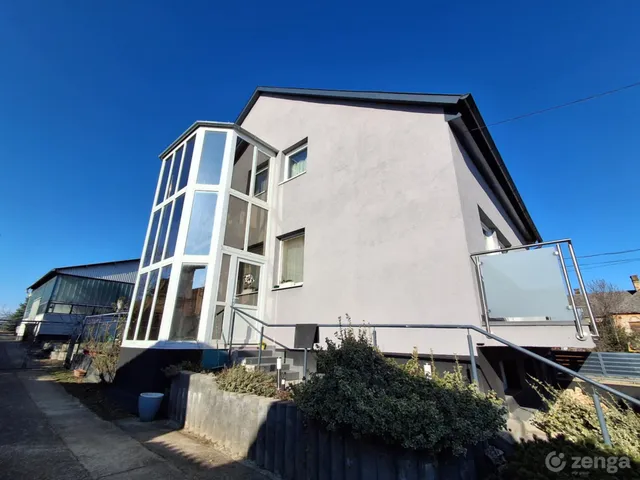 Eladó ház Győrújbarát 213 nm