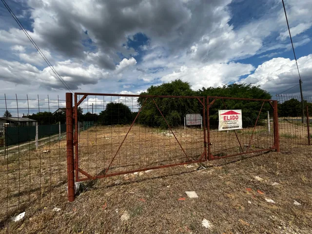 Eladó telek Tápiószentmárton 809 nm